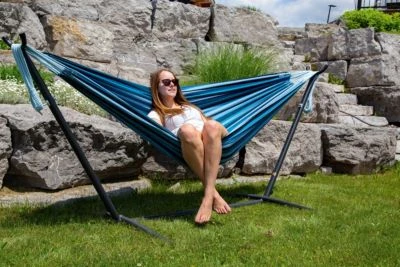 Vivere Doppel Baumwolle Hängematte Mit Hängemattengestell 250 Cm, Blue Lagoon Mit Kostenlose Tragetasche 3 Vivere Doppel Baumwolle Hängematte Mit Hängemattengestell 250 Cm, Blue Lagoon Mit Kostenlose Tragetasche – Bild 3