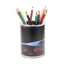 Nikima Stiftebecher Auto Rot Stifteköcher Inkl. 12 Dreikant Buntstiften Stifteköcher