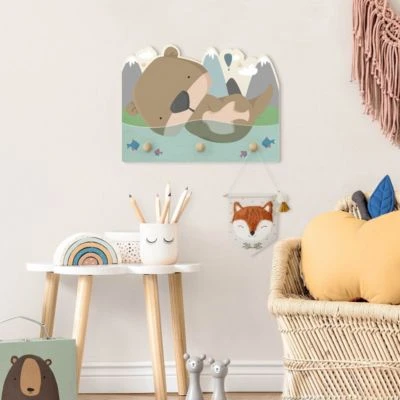 Bilderwelten Kindergarderobe Holz Schwimmender Baby Otter 5 Bilderwelten Kindergarderobe Holz Schwimmender Baby Otter – Bild 5