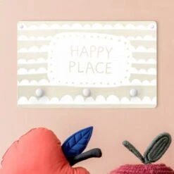 Bilderwelten Kindergarderobe Holz Spruch Happy Place Im Wolkenband Weiß -Komar Verkäufe 25411802 03