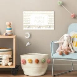 Bilderwelten Kindergarderobe Holz Spruch Happy Place Im Wolkenband Weiß -Komar Verkäufe 25411802 04