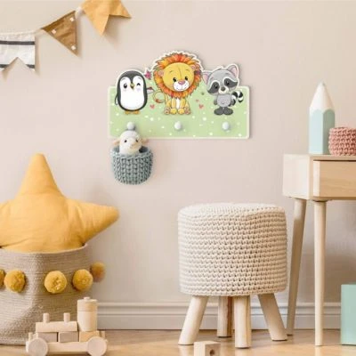 Bilderwelten Kindergarderobe Holz Pinguin Löwe Waschbär 4 Bilderwelten Kindergarderobe Holz Pinguin Löwe Waschbär – Bild 4