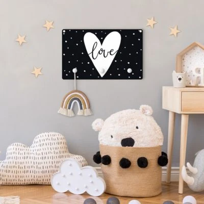 Bilderwelten Kindergarderobe Holz Spruch Love Im Herz Mit Punkten Schwarz Weiß 5 Bilderwelten Kindergarderobe Holz Spruch Love Im Herz Mit Punkten Schwarz Weiß – Bild 5