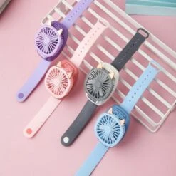 Brightake Kinder-Cartoon-Armband USB Kleiner Ventilator Fan-Spielzeug 7 Brightake Kinder-Cartoon-Armband USB Kleiner Ventilator Fan-Spielzeug -Komar Verkäufe 31118123 03